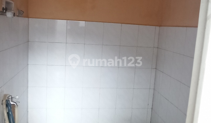 RUMAH RAPI,  SIAP HUNI, ADA KITCHEN SET DAN AC 8