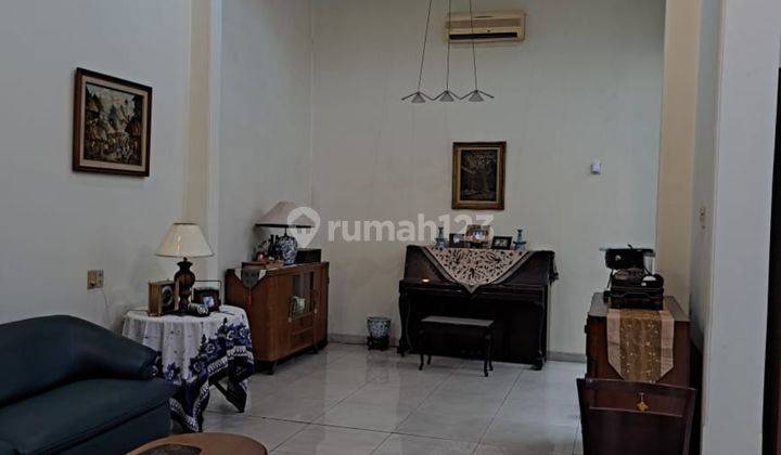 RUMAH BAGUS, HADAP TAMAN, SIAP HUNI, 2 LANTAI, HARGA MURAH 2