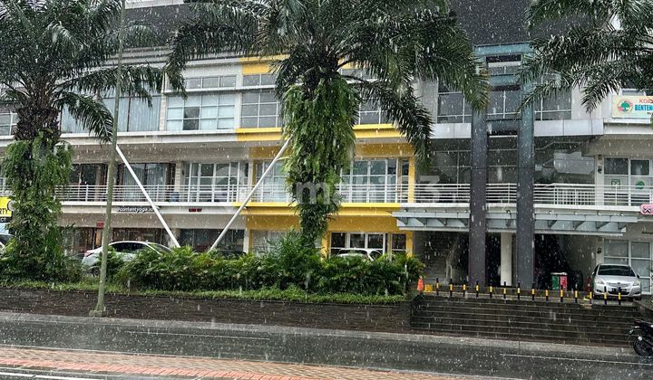 Selling at a Loss: Shop House Facing Main Road in Gading Serpong