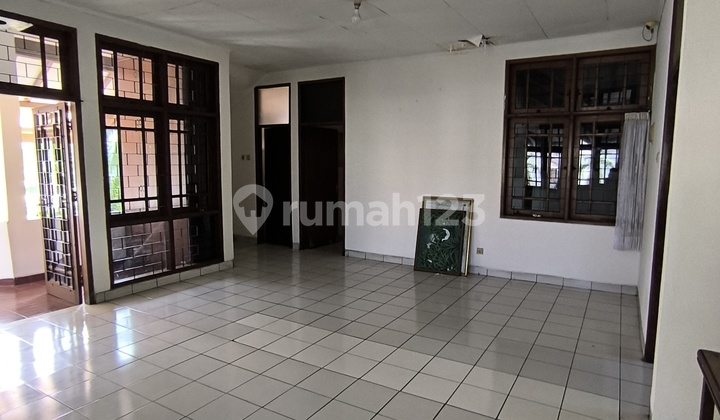 Cocok Untuk Usaha, Rumah Hook, Pinggir Jalan Raya, Rame, Bisa Usaha Villa Melati Mas