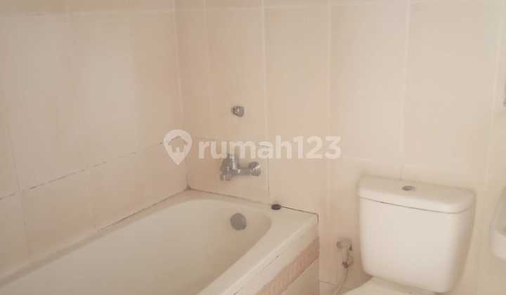 Cheap, In Alam Sutera, Area 300 M, 2 Floors, Move-In Ready, Good House 2