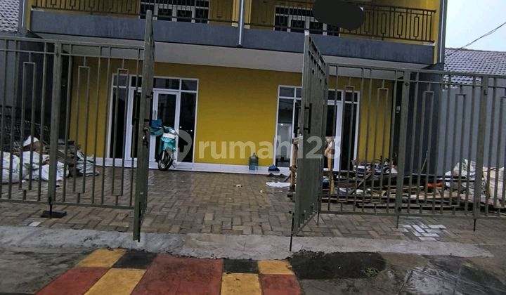 Two-story shophouse, roadside Nusaloka Boulevard BSD. 1