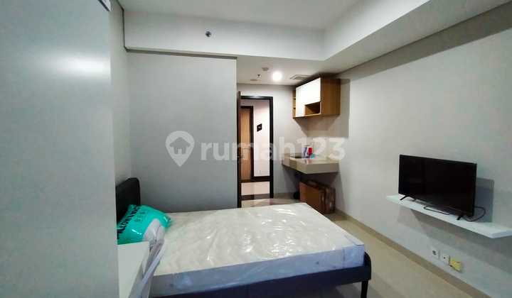 Minimalist Apartment in Monroe Jababeka