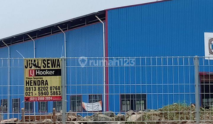 Gudang Logistik dan Area Parkiran 1