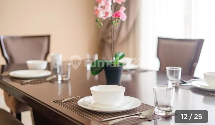 Botanica Apartemen Resident View Swimming Pool . High Floor Elegant Room 1