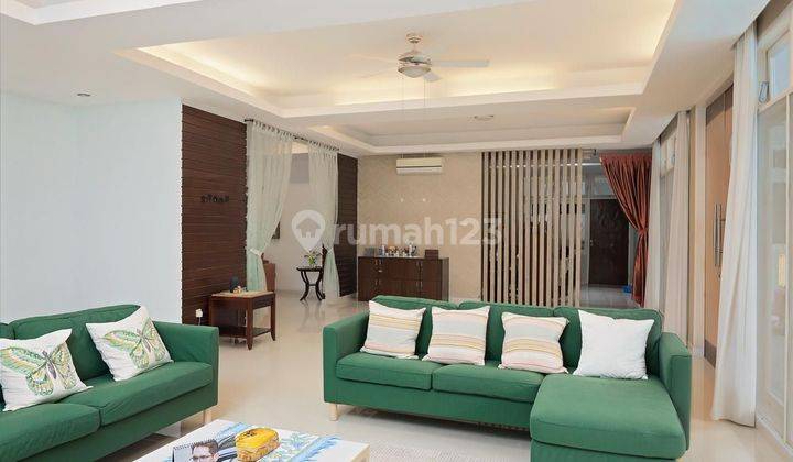 Rent Rumah ( With Pool/ Garden / Taman Depan/ Belakang ) Cantik Di Jalan Bangka (2 Kitchen 2