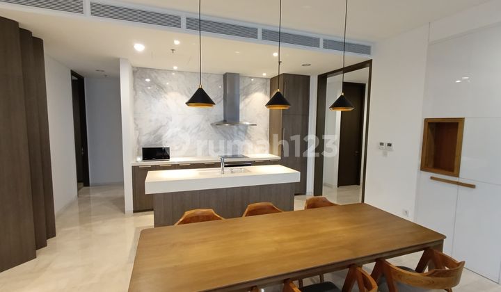 Spacious 230 Sqm Unit In.apartemen Verde Two – Modern Living For International Professionals