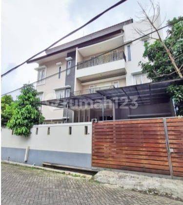 Di jual cepat  Rumah Kebun jeruk 1