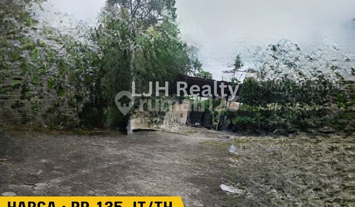 Land on Solo Road Km. 10, Inbound to Yogyakarta City