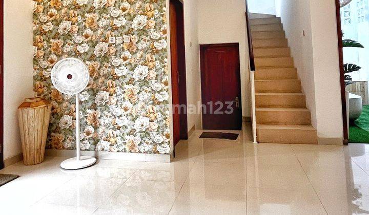 Disewakan Rumah Mewah Full Furnish Baru Semua, diTengah Kota Jogja di Utara JEC 2