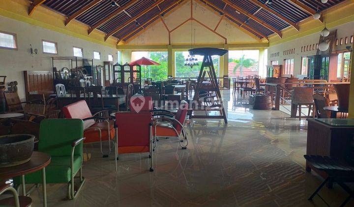 Uko Besar 2 Lantai Jl. Adi Sucipto Km. 6 4