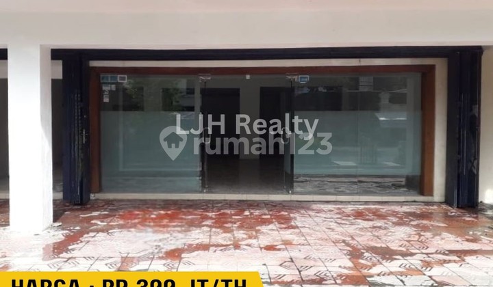 Shop house located in the center of Yogyakarta city, Location: Mangkubumi Street 1