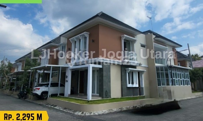 Rumah elite 2 lantai dalam perumahan di jalan Kabupaten Yogyakarta Rumah elite 2 lantai dalam perumahan di jalan Kabupaten Yogyakarta