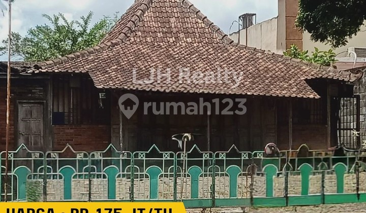 For Rent: Land with a yard. Features a wooden Joglo Limasan building on it. Location: HOS Cokroaminoto Street, DIY. For Rent: Land with a yard. Features a wooden Joglo Limasan building on it. Location: HOS Cokroaminoto Street, DIY.