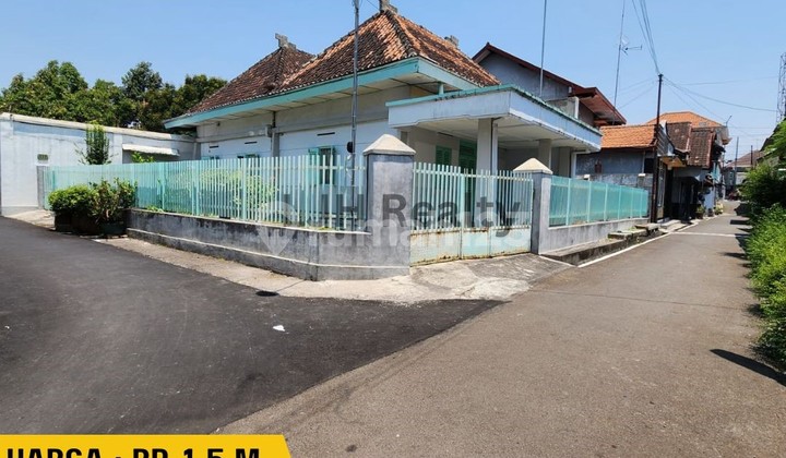 Rumah Model Vintage Dengan Halaman Luas Berlokasi di Sumberejo, Klaten selatan. Rumah Model Vintage Dengan Halaman Luas Berlokasi di Sumberejo, Klaten selatan.