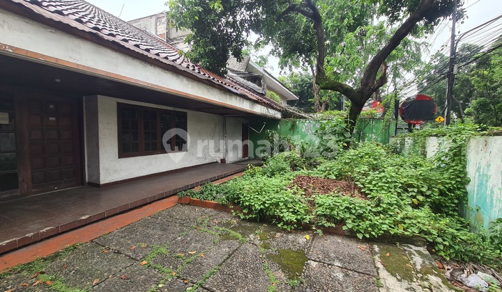 PAKUBUWONO BUSINESS SPACE HOUSE FACING STREET STRATEGIC COMMERCIAL ZONE PAKUBUWONO BUSINESS SPACE HOUSE FACING STREET STRATEGIC COMMERCIAL ZONE