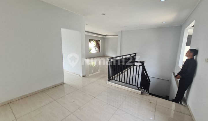 BUSINESS SPACE HOUSE FORMER 2-STORY OFFICE HOS COKROAMINOTO MENTENG SUITABLE FOR CLINIC BANK OFFICE