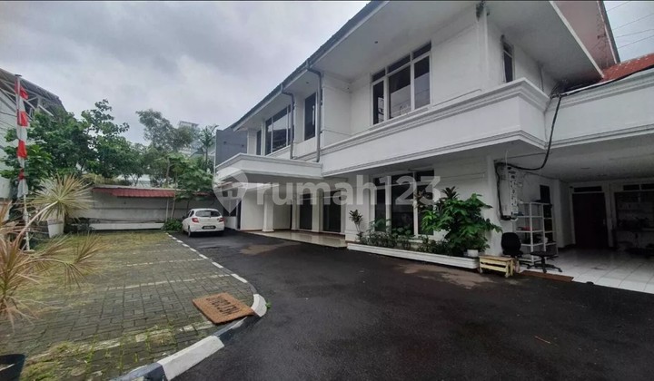 RUMAH EX KANTOR 2 TINGKAT KEBAYORAN BARU DEKAT SENAYAN SCBD SENOPATI SELANGKAH KE MRT