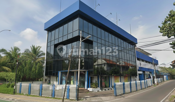 4-Storey Row House Corner Jatinegara Spacious Parking Strategic Commercial Area