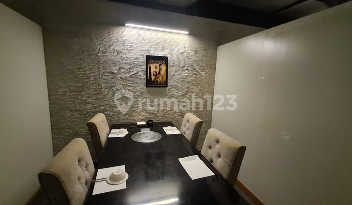 2-STORY COMMERCIAL SPACE IN SENOPATI, FORMER RESTAURANT & CLINIC, READY TO OCCUPY, STRATEGIC LOCATION