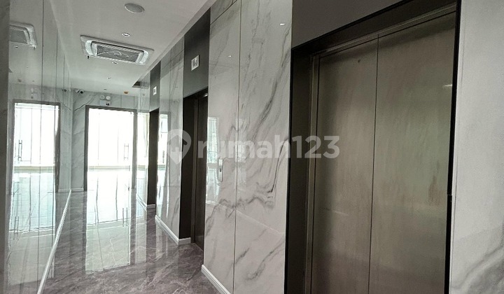 OFFICE TOWER LANDMARK PLUIT SEMI-FURNISHED 134-520 M2 READY TO OCCUPY NEAR THE AIRPORT