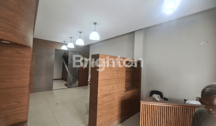 RUKO 4 LANTAI SEMI FURNISHED RADIO DALAM SIAP HUNI HADAP JALAN RAYA DEKAT PONDOK INDAH 2