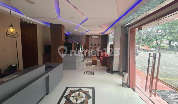 Attached Shop House in Pondok Indah, 5 Floors with Elevator and Spacious Parking 2