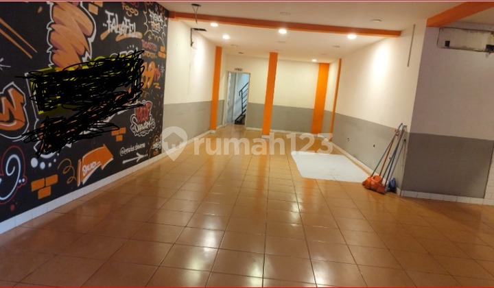 2-Storey Shophouse in Fatmawati Near MRT Station Commercial Area 2-Storey Shophouse in Fatmawati Near MRT Station Commercial Area