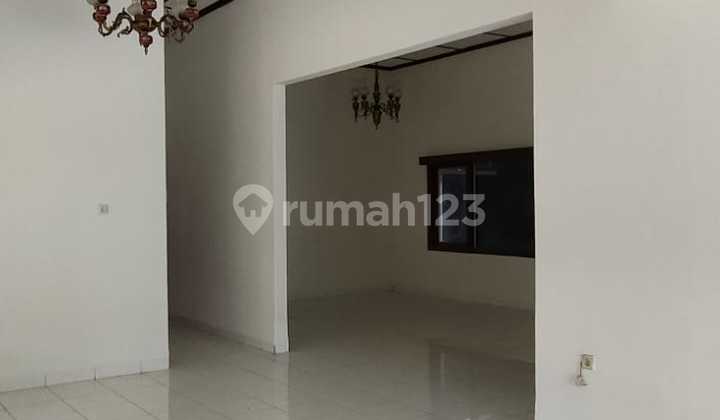 CLASSIC CORNER HOUSE IN KEBAYORAN BARU, SUITABLE FOR BUSINESS AND RESIDENCE 2