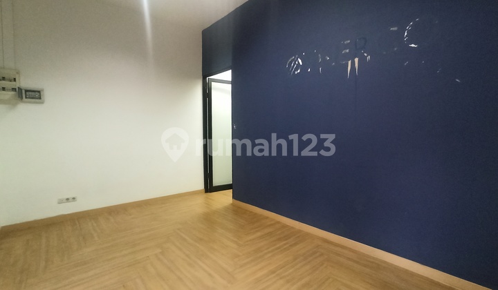 Permata Senayan 4-Storey Shophouse, Former Office Well-Maintained Semi-Furnished Facing the Road 2
