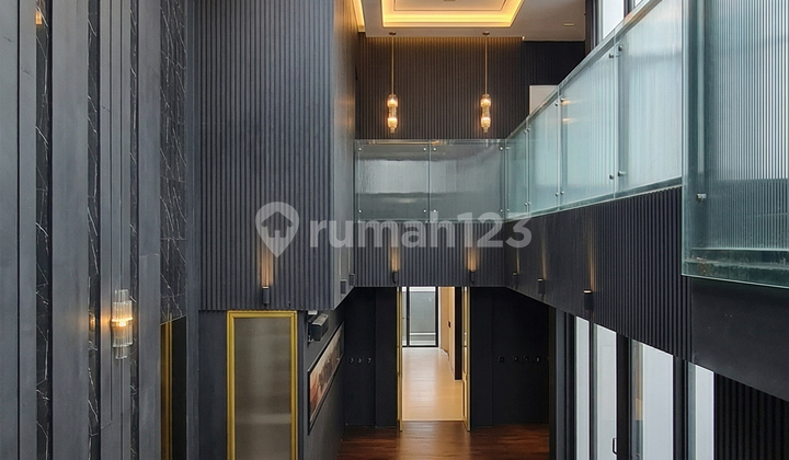 Ruko Gandeng Ruang Usaha 1,5 Lantai di Menteng Strategis Area Komersil Parkir Luas Ruko Gandeng Ruang Usaha 1,5 Lantai di Menteng Strategis Area Komersil Parkir Luas