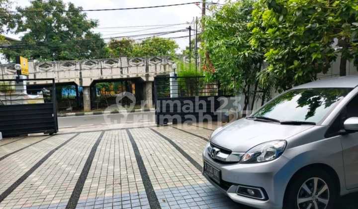 Mini Building 3 Floors Bandengan Ex Office Wide Parking Flood Free 2