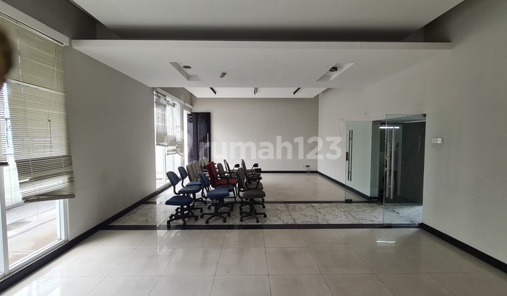 4-Story Linked Shophouse Permata Senayan Semi-Furnished Former Office Ready to Occupy 2