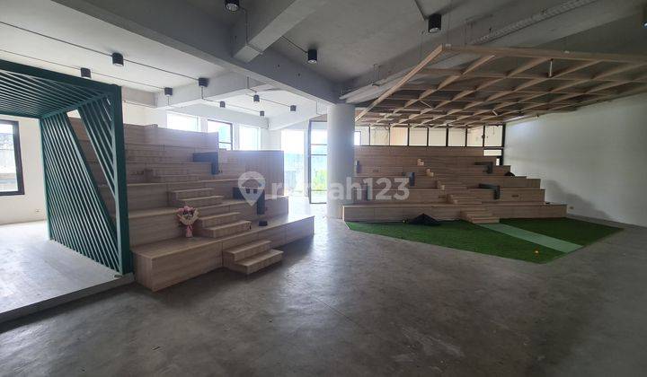 GEDUNG MINI BUILDING 4 LANTAI KEBAYORAN BARU DEKAT BLOK M KEMANG PARKIR LUAS 2