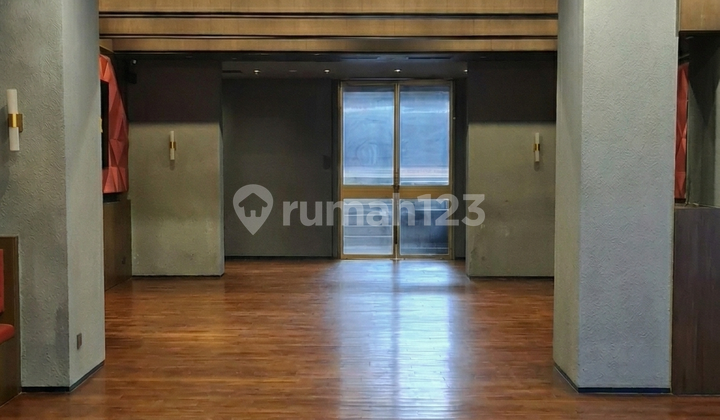 Attached Shop Commercial Space 1.5 Floors in Strategic Menteng Commercial Area with Spacious Parking 2
