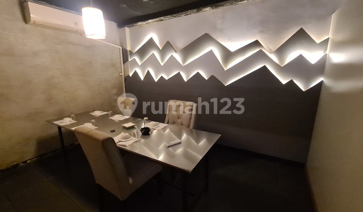 Two-Story Adjacent Shophouse in Senopati Gunawarman, Former Restaurant, Large Parking, Strategic Location. 2