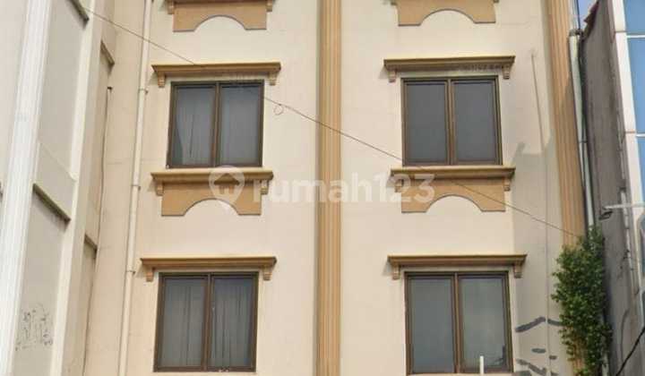 4-STORY LINKED RUKO IN MAMPANG PRAPATAN WITH LIFT FULLY FURNISHED SPACIOUS PARKING