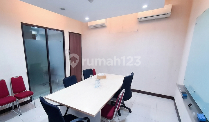 4-Storey Linked Shophouse in Kebayoran Baru Strategic Commercial Area with Ample Parking 2