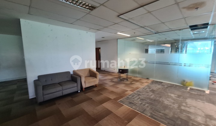 PURI INDAH OFFICE SPACE 480 M2 UNFURNISHED READY TO OCCUPY NEAR MALL AND HIGHWAY 2