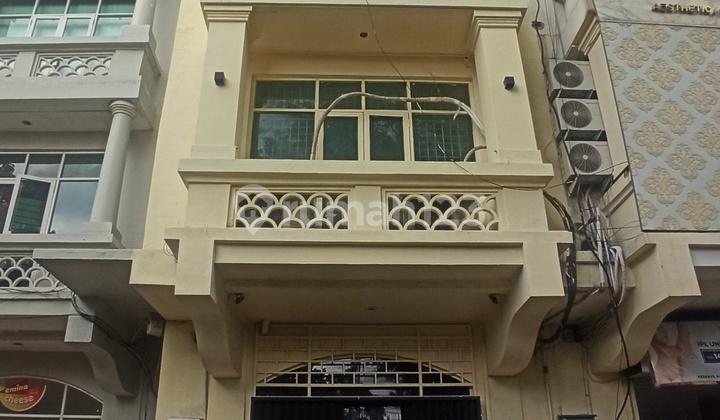 RUKO 4 LANTAI PERMATA SENAYAN HADAP JALAN RAPIH SIAP HUNI DEKAT KRL