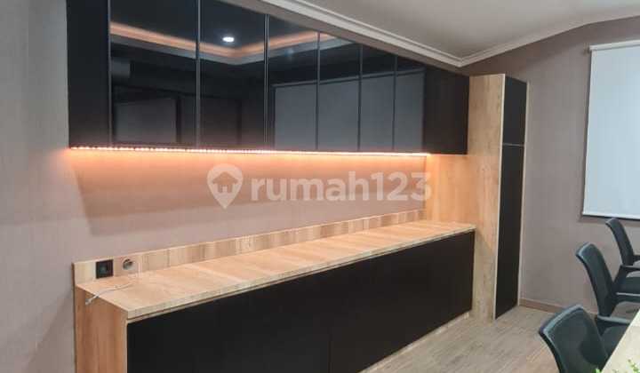 GUDANG DAN KANTOR FURNISHED 1300 M2 SEMANAN DAAN MOGOT BEBAS BANJIR SIAP HUNI
