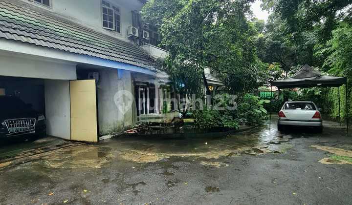 RUMAH 2 LANTAI HOEK KEBAYORAN BARU AREA KOMERSIL COCOK UNTUK CAFE, RESTO, KLINIK DEKAT KEMANG, DHARMAWANGSA