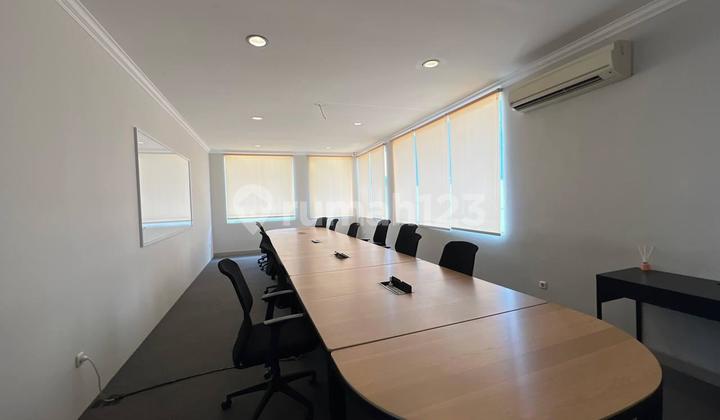 MINI BUILDING 4.5 FLOORS WITH ELEVATOR MENTENG SPACIOUS PARKING FORMER OFFICE COMMERCIAL AREA