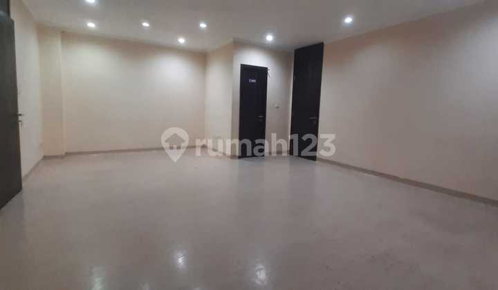 2-Storey Attached Shophouse in Kebayoran Baru Near Senopati Gunawarman Commercial Area Semi-Furnished 2