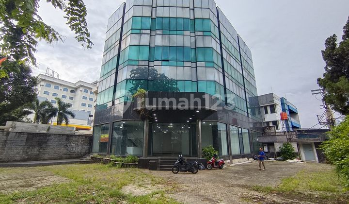 5-Storey Building in Mampang Prapatan, Spacious Parking, Strategic Location