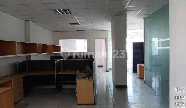 4-STORY LINKED RUKO IN MAMPANG PRAPATAN WITH LIFT FULLY FURNISHED SPACIOUS PARKING