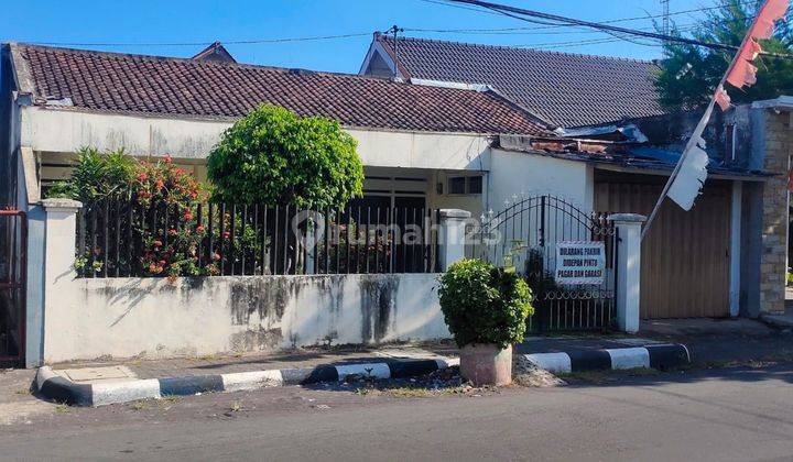 Rumah Tengah Kota Di Jalan Kiyai Ghozali Lumajang 2