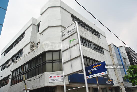 Sewa Kantor Wisma Bisnis Indo Tower 1-108,36m2 Semi Furnished