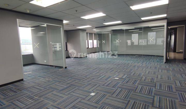 Sewa Kantor Tifa Building Luas 294 M2 Partisi di Gatot Subroto 1