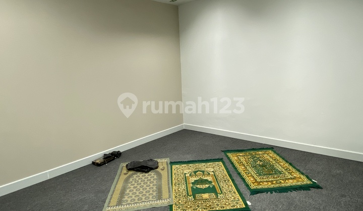 For Rent Furnished 4-Person Office Unit in Thamrin Sky Tower For Rent Furnished 4-Person Office Unit in Thamrin Sky Tower